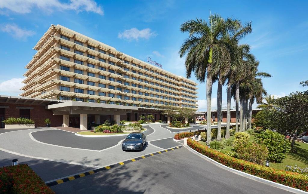 Airport to cinnamon Lakeside Hotel | Arrival Transfer 