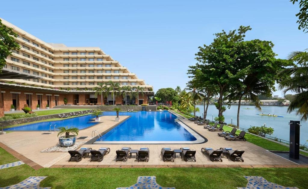 Cinnamon Lakeside Hotel to Airport | Departure transfer 